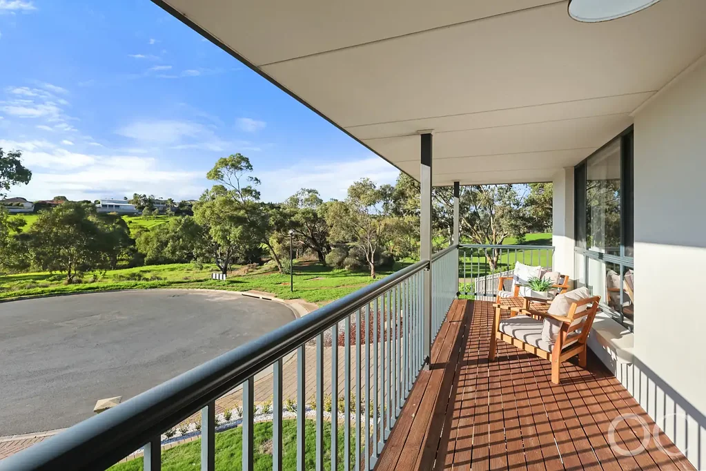 Seaford Rise 5Phòng ngủ Open the Door to Lush Creekside Views