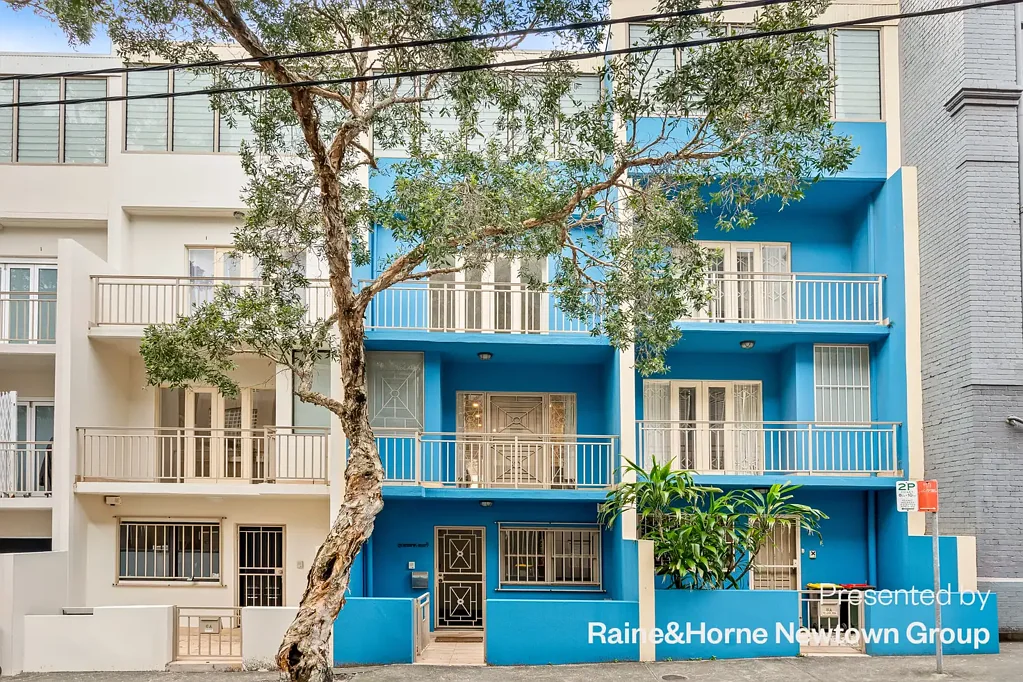 Oversized 3 bed courtyard home in thriving inner city village