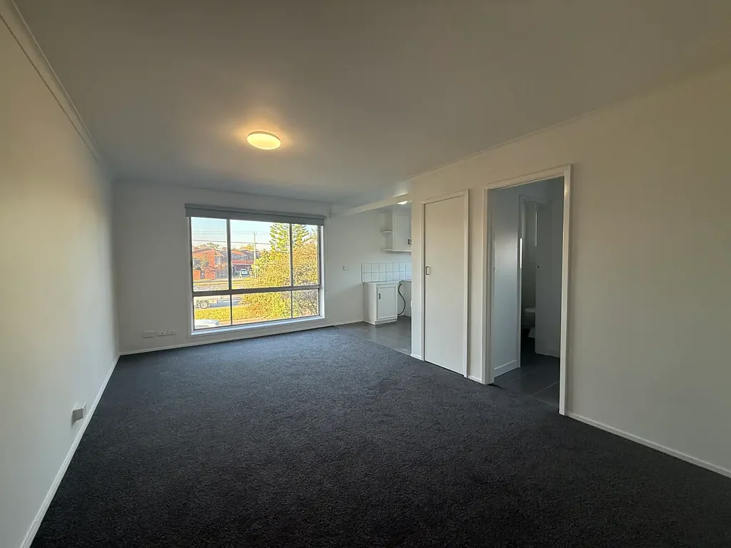 Renovated Apartment in Prime Cheltenham Location