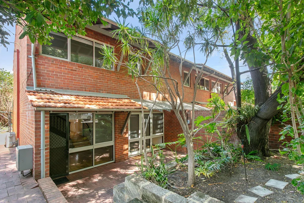 Perfect Townhouse in the Perfect Place!