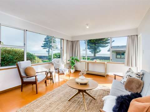Paekakariki 2房  Seaview Beauty, Priced to Sell