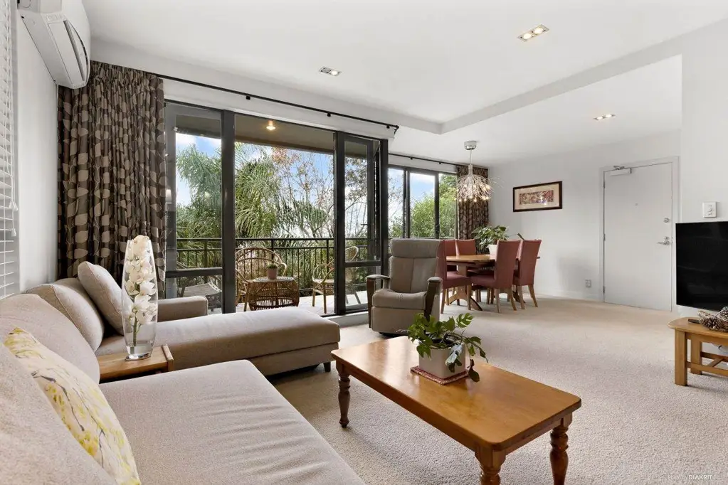 LUXURY TWO BEDROOM APARTMENT IN BLOCK OF 5