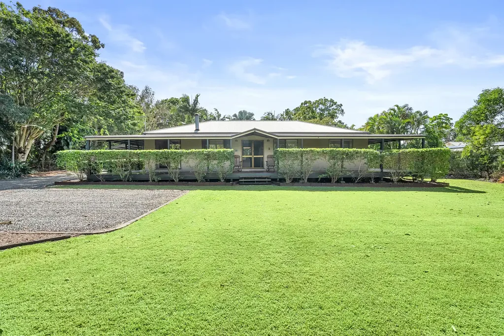 Wondunna 4房  Acreage Living with the Ultimate Shed on 4,446m²