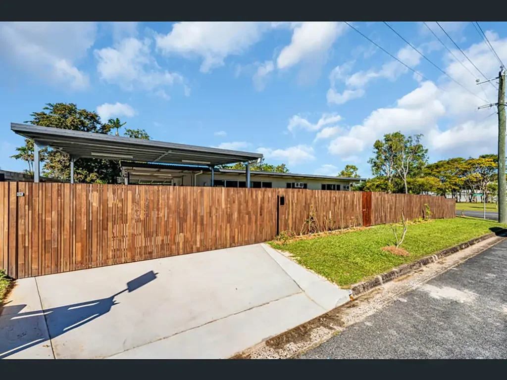 3-bedroom house in Edge Hill with 2- access