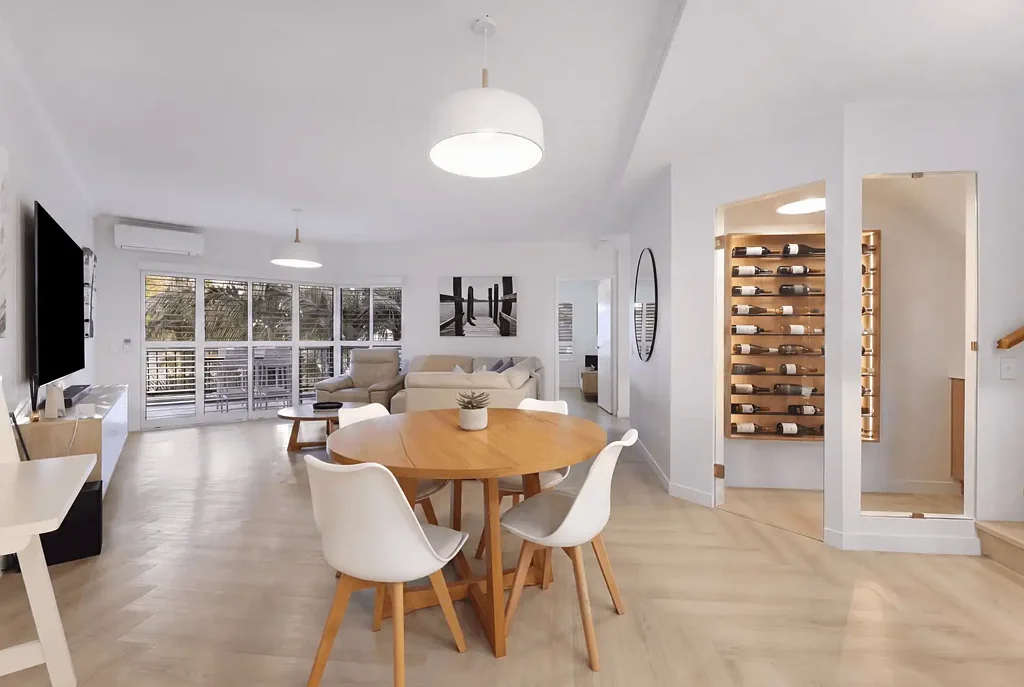 Surfers Paradise 3कमरा RARE CHEVRON ISLAND RESIDENCE | TWO-LEVEL LUXURY | SKYLINE & RIVER VIEWS