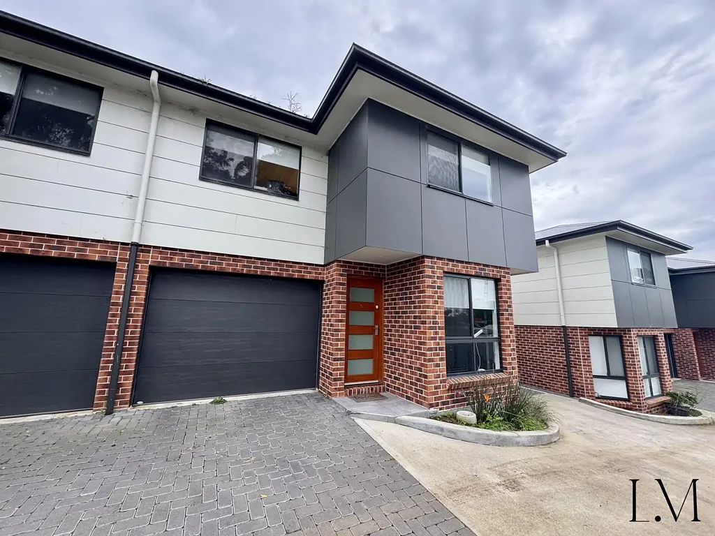 Modern Easy Care Townhouse