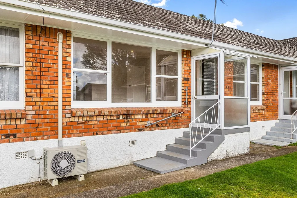 Renovated Two-Bedroom Gem in Royal Oak