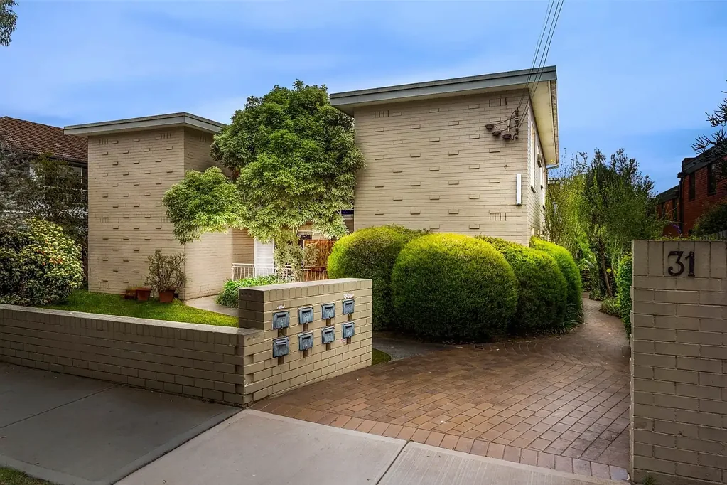 Glen Iris 2ਬੈੱਡਰੂਮ Blue-chip urban lifestyle retreat or astute investment.
