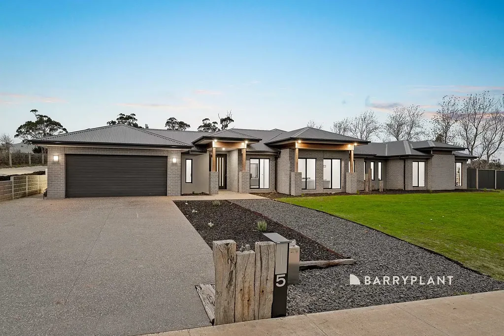 5 Blacksmith Court, Drouin, VIC 3818