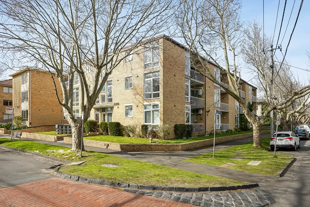 St Kilda 2房 两卧室迷人雅居，坐拥树梢美景 Two-Bedroom Blonde Beauty with Treetop Views