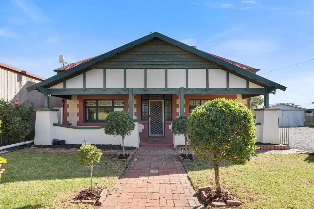 Mallala 4침실 Timeless Stone Cottage on Expansive Allotment!