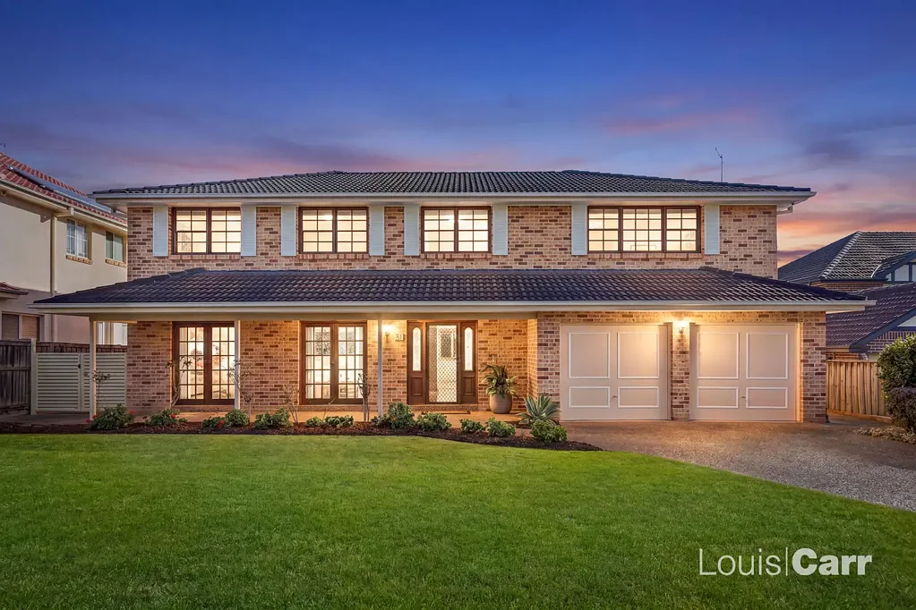 West Pennant Hills 5Habitaciones Light & Bright: Immaculate 5-Bed Family Home of Absolute Convenience on 808sqm