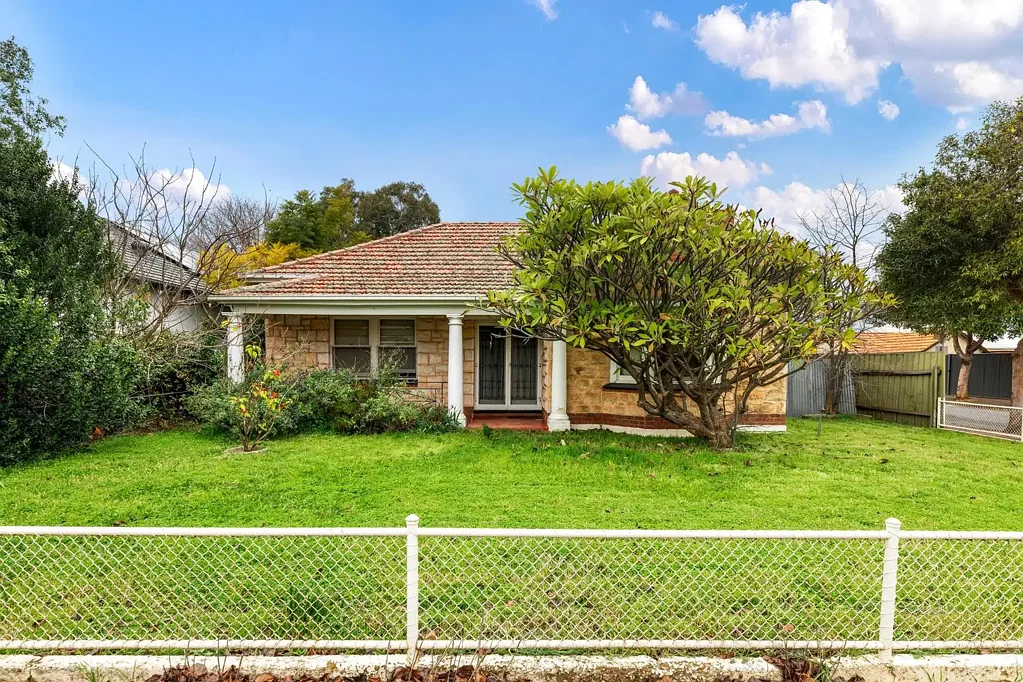 Clarence Gardens 3房  Build without compromise on this rare corner block opportunity