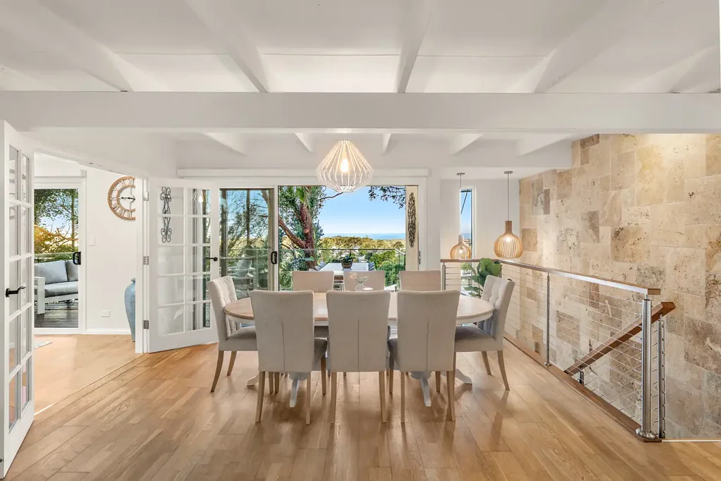 Wamberal 5ਬੈੱਡਰੂਮ Inspired Coastal Sanctuary with Ocean & Bushland Views