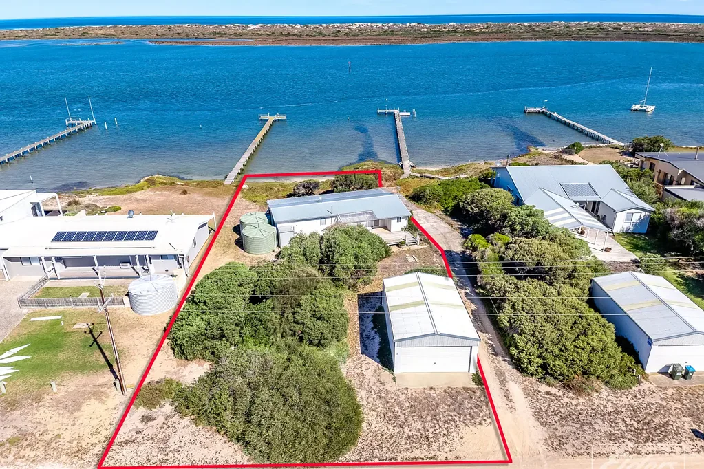 Hindmarsh Island 3 Bedroom Your Front Row Seat to the Coorong