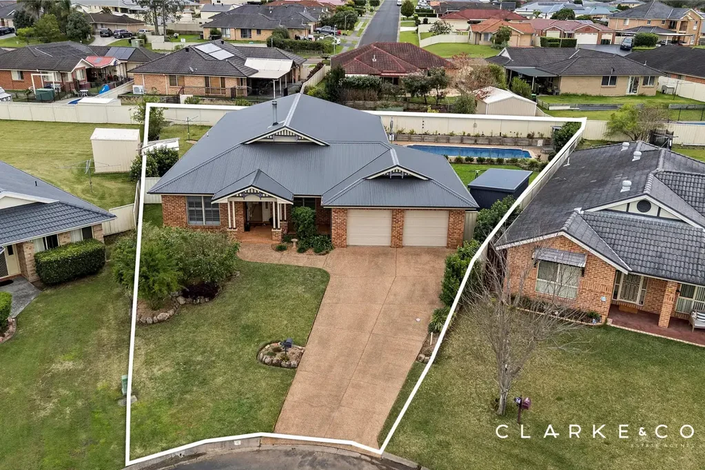 Aberglasslyn 5Moenga FIVE BEDROOM FLEXIBILITY IN A PRIME ABERGLASSLYN LOCATION!