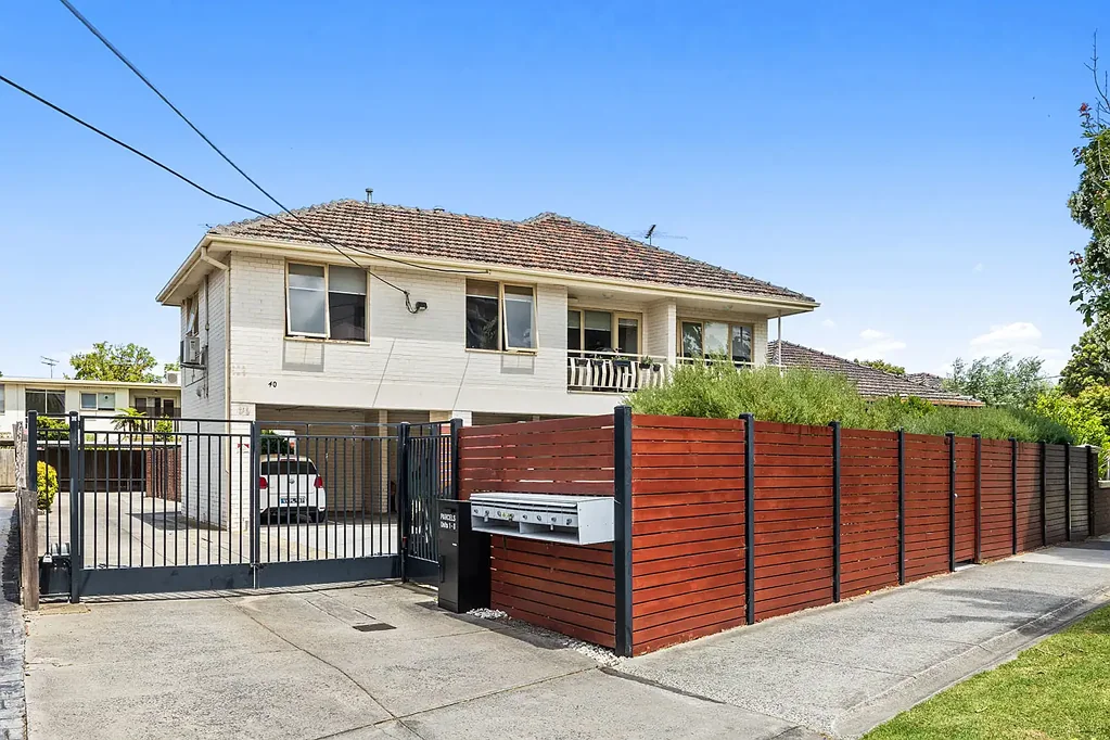 Spacious, Stylish & Superbly Located in Central Carnegie