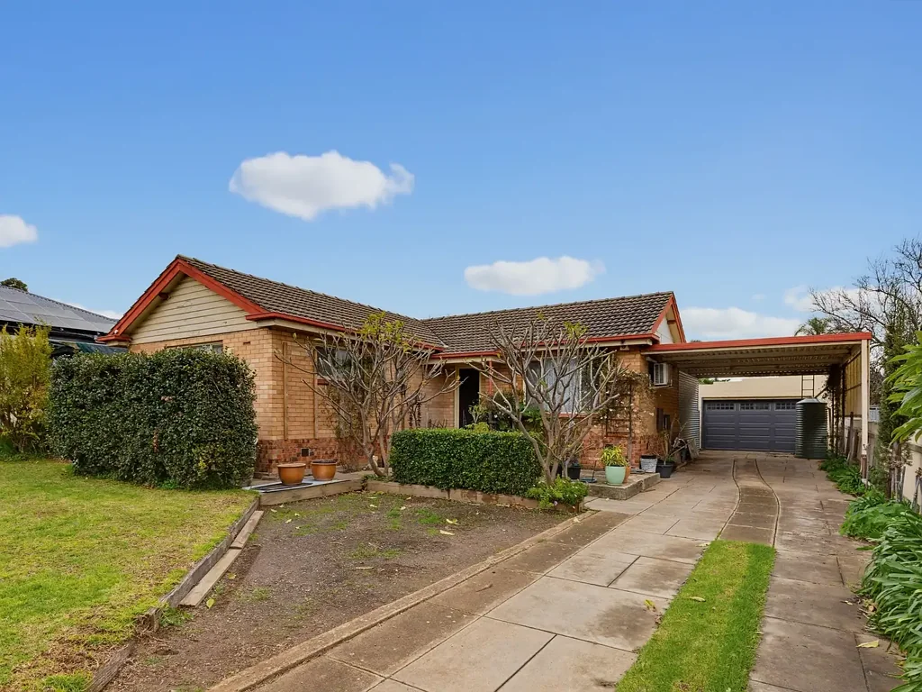 Christies Beach 3房  Endless Potential in a Family Friendly Setting