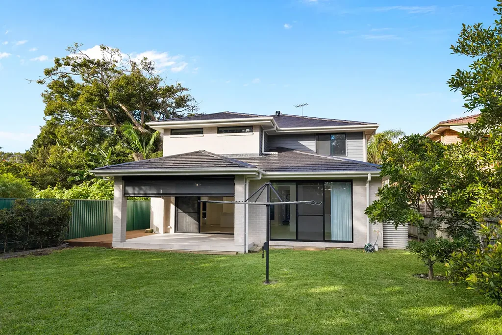 Near New Luxe Home in Lifestyle Location - Generous block of land.