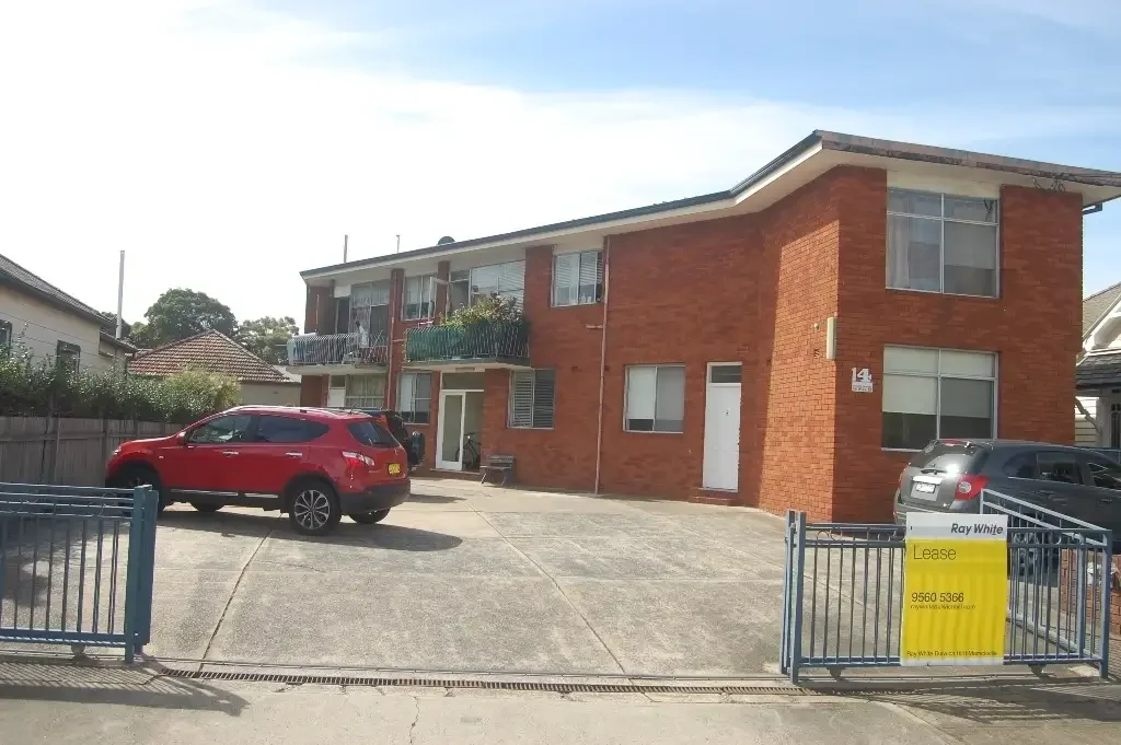 Freshly Painted Ground Floor Unit