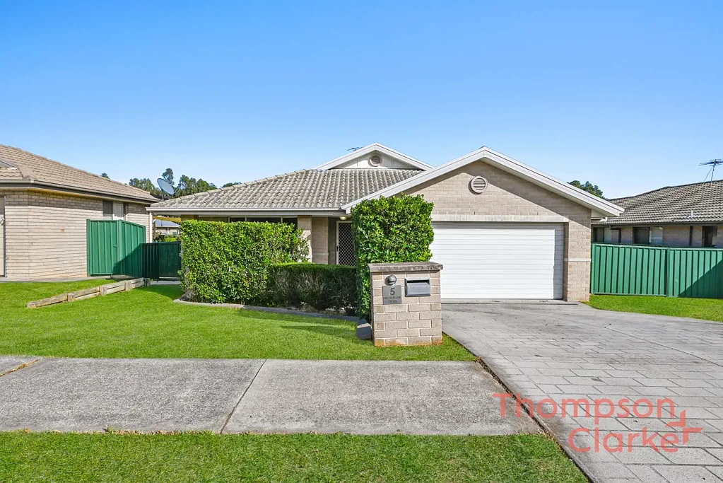 Muswellbrook 4Zimmer 🏡 Modern Brick Home With Side Access + Multiple Living Zones