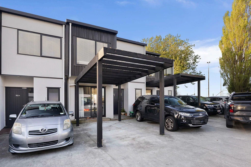 Papakura 4部屋 Modern Comfort Meets Parkside Living