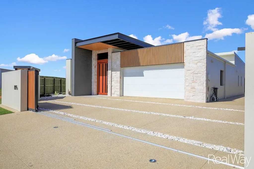 Bargara 5房  Exquisite Coastal Retreat - Discover Your Dream Home
