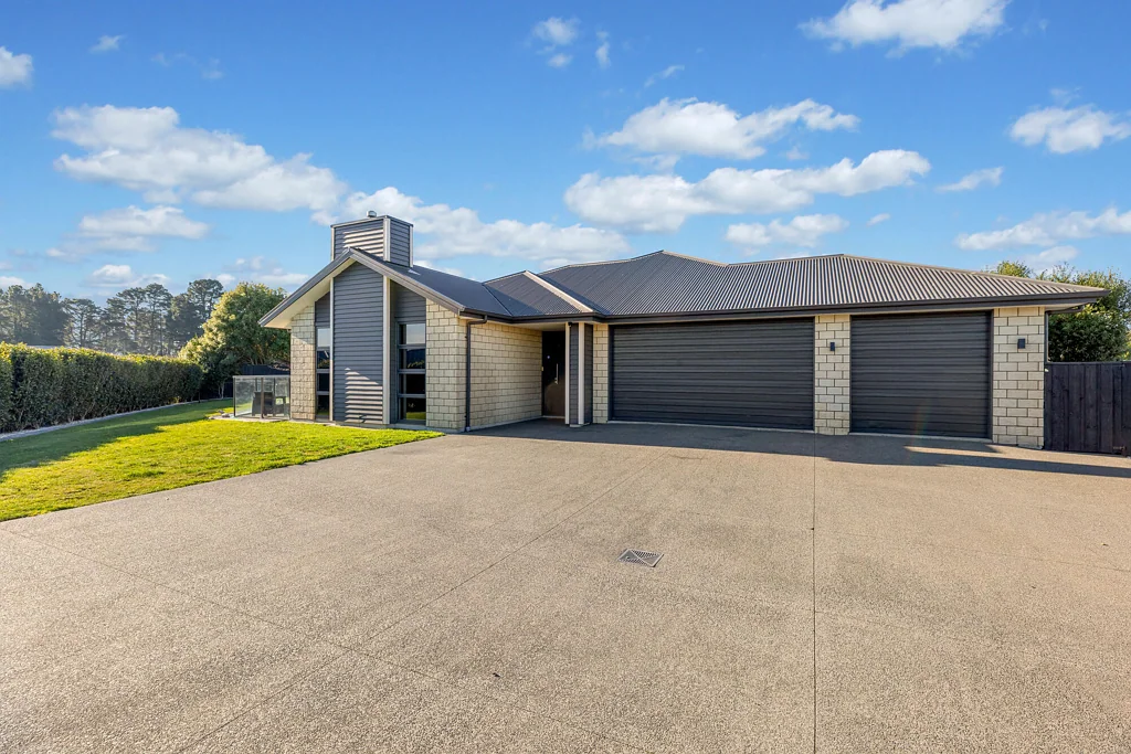 Rolleston 4 Bedroom Triple Garage!! Fabulous Home!!