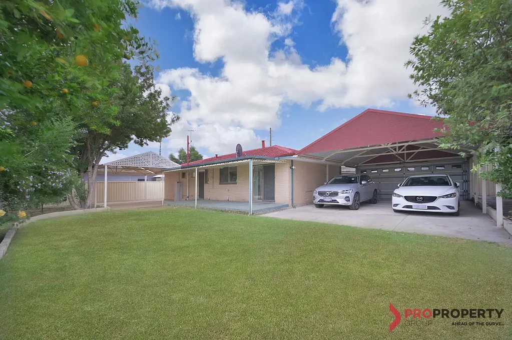 Forrestfield 3Zimmer UNDER OFFER is this future LAND BANK!