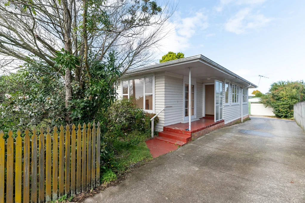 Te Atatu South 3chambre BIG SECTION WITH HUGE POTENTIAL