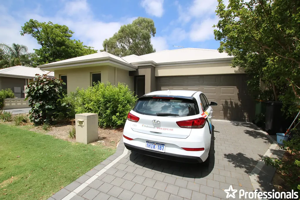 STREET FRONT VILLA