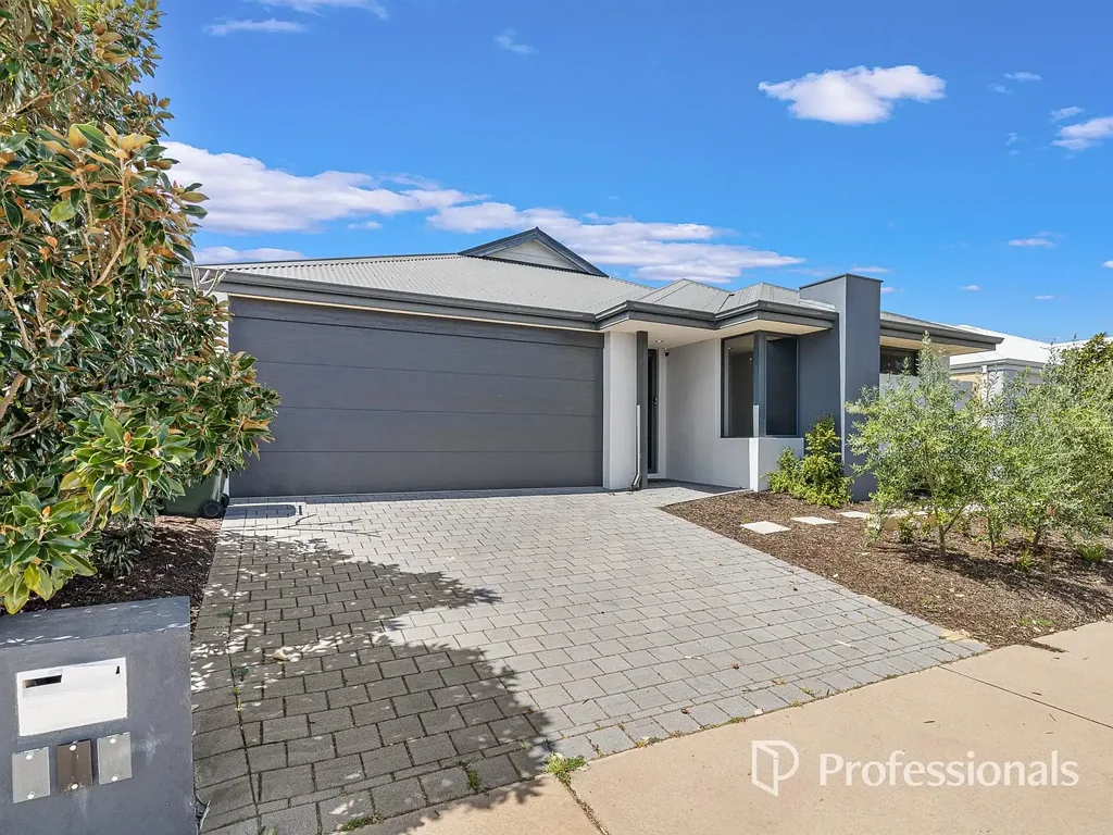 Spacious Family Home in a Prime Location!