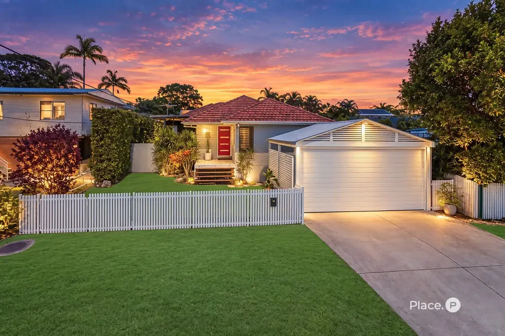 Redcliffe 3房 Redcliffe 的海岸优雅正等您体验！ Coastal Elegance in Redcliffe Awaits You!