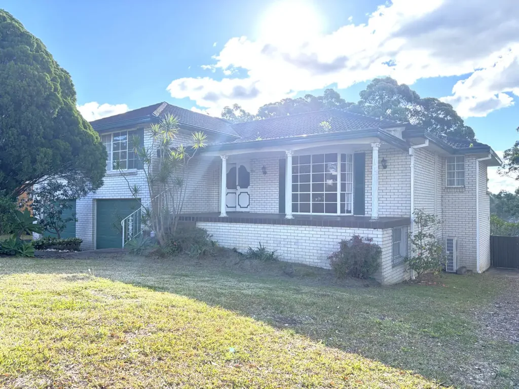 Huge full brick 4+study house in Murray Farm Public catchment