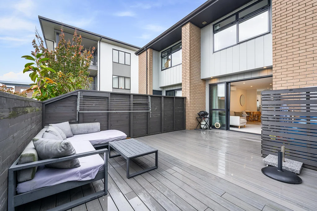 Hobsonville 3房  A deck Kiwi Summers were made for!