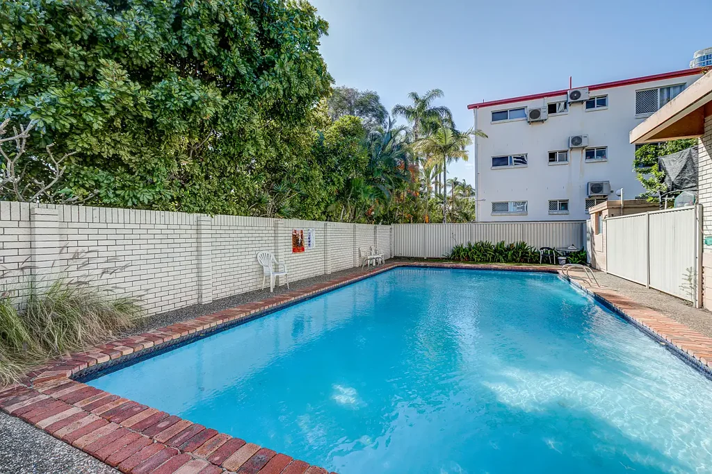Centrally Located 2 Bedroom Unit With Secure Parking