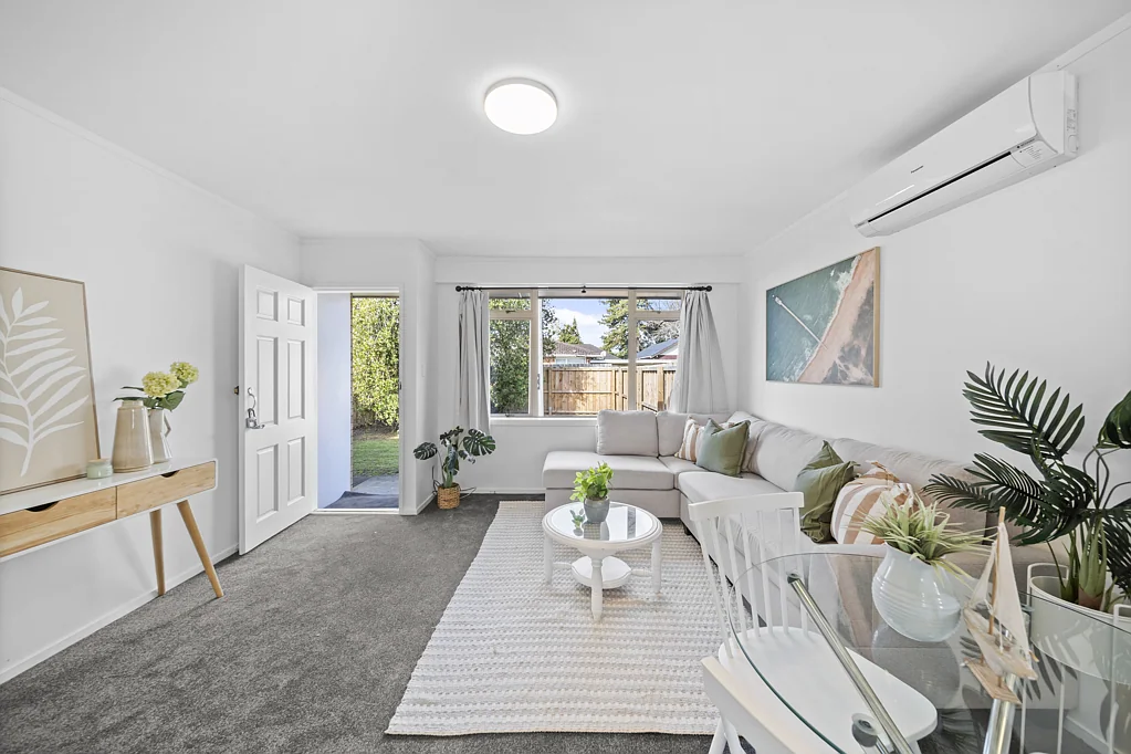 Mangere East 2ਬੈੱਡਰੂਮ RENOVATED BRICK AND TILE!