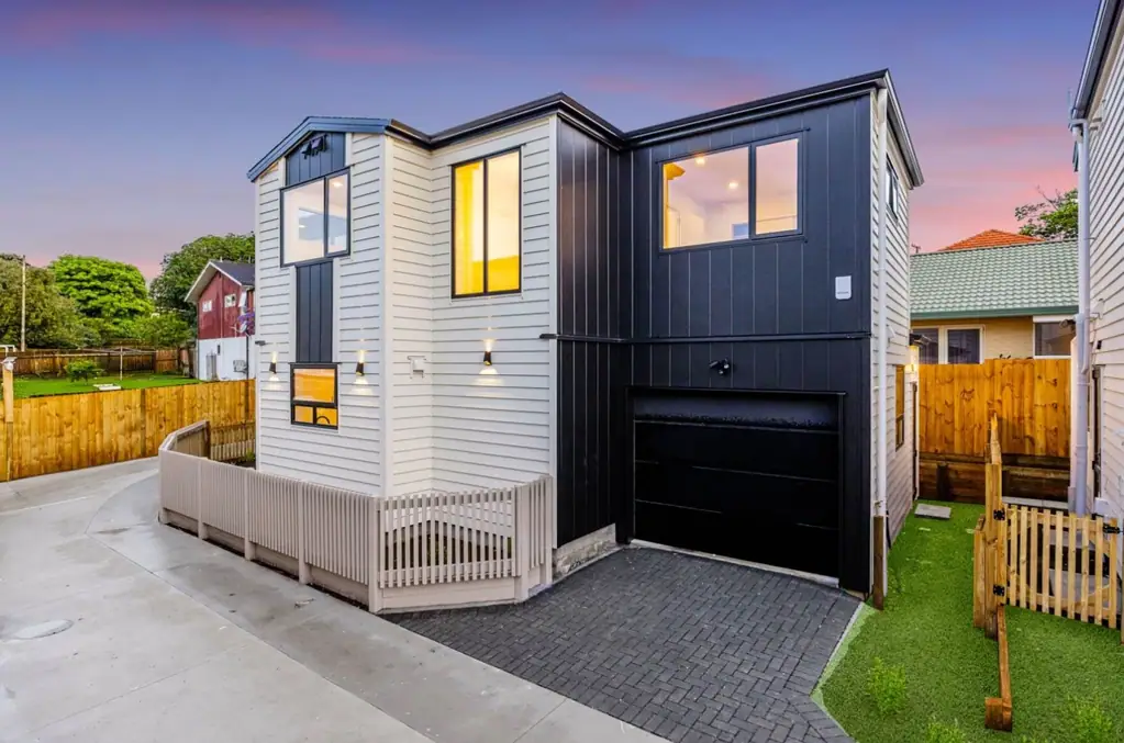 Hillpark 4房  Modern Living at 32 Grande Vue Road, Hillpark