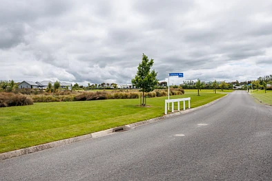 Kelvin Grove 64 Hartwell Drive - space and scenic views