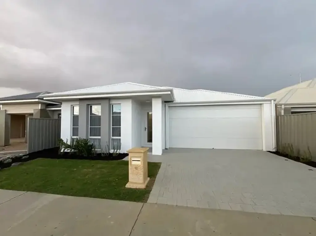 Modern 4x2 Family Home in Coastal Eglinton