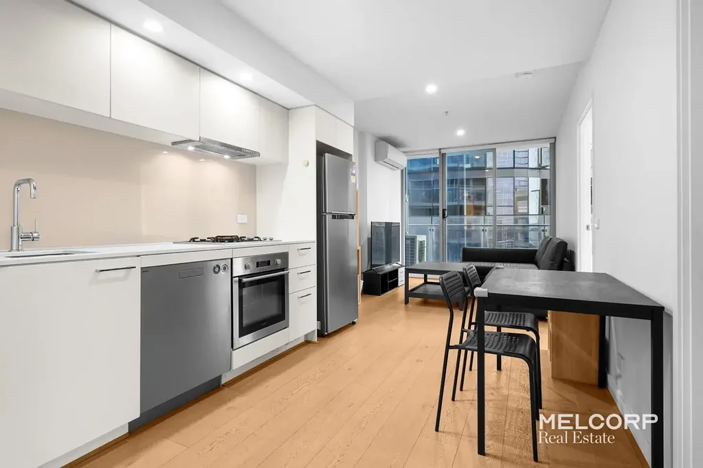 TWO-BEDROOM APARTMENT IN THE HEART OF THE CITY - FURNISHED