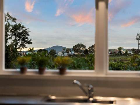 Meadowbank 4房  Sixties Chic with a Rural View