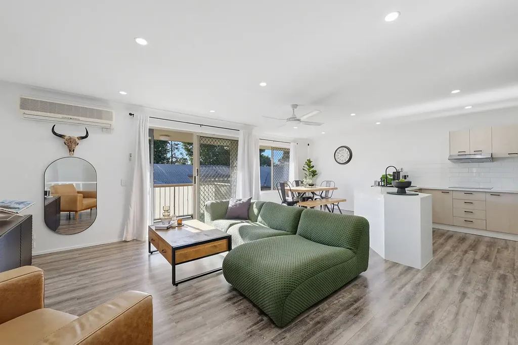 Molendinar 2房  One of Pepper Hill Estate's Finest Renovated Homes