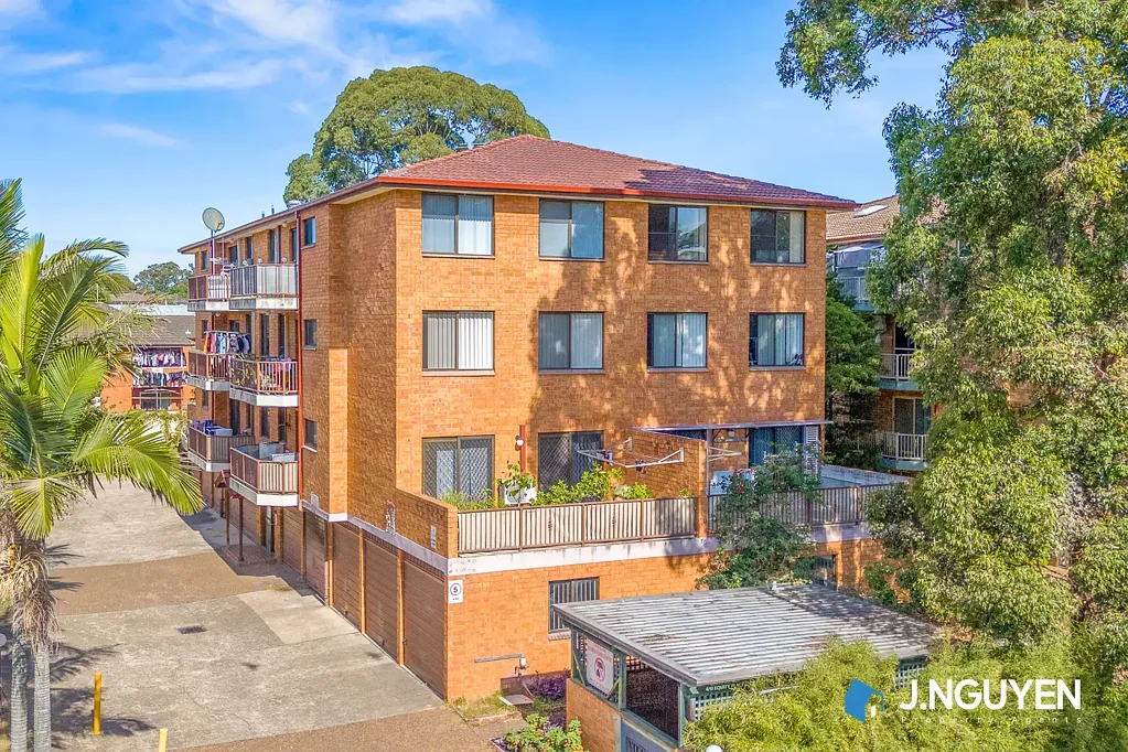 Canley Vale 2房 顶层公寓 顶层位置 两大卧室 双层车库 步行便利 静谧社区 Spacious 2 Bedroom Meriton Apartment