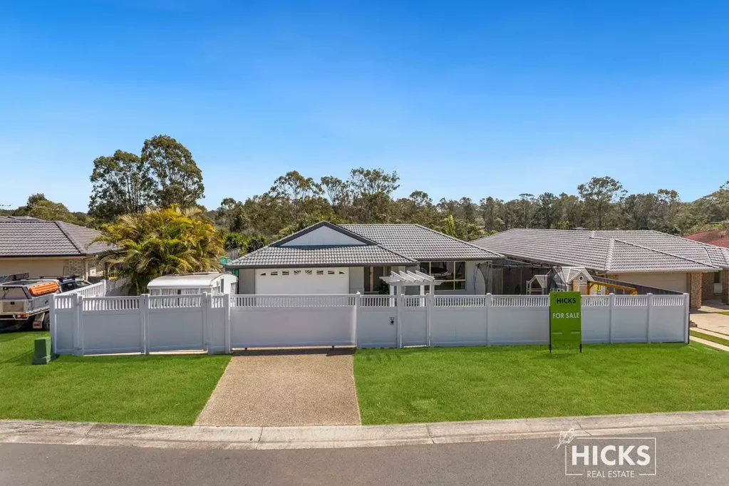 Petrie 4 Slaapkamer Elegance, comfort & family living in Petrie on Pine