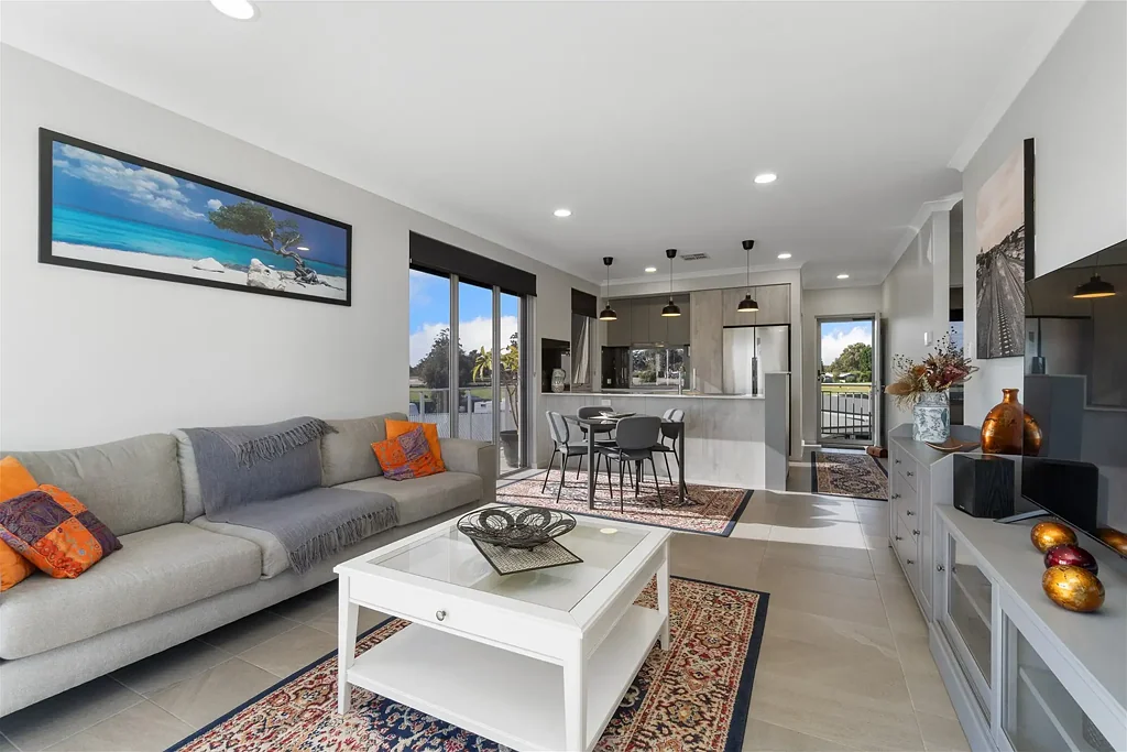 Gnangara 2 Bedroom DOWNSIZING? IMMACULATE TOP FLOOR CORNER APARTMENT