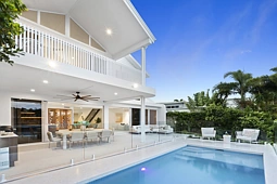 7 Helm Court, Mermaid Waters