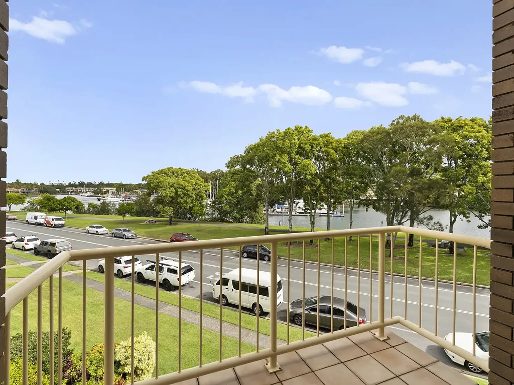 Tweed Heads 2房  Refreshed Top Floor Apartment With Stunning Water Views