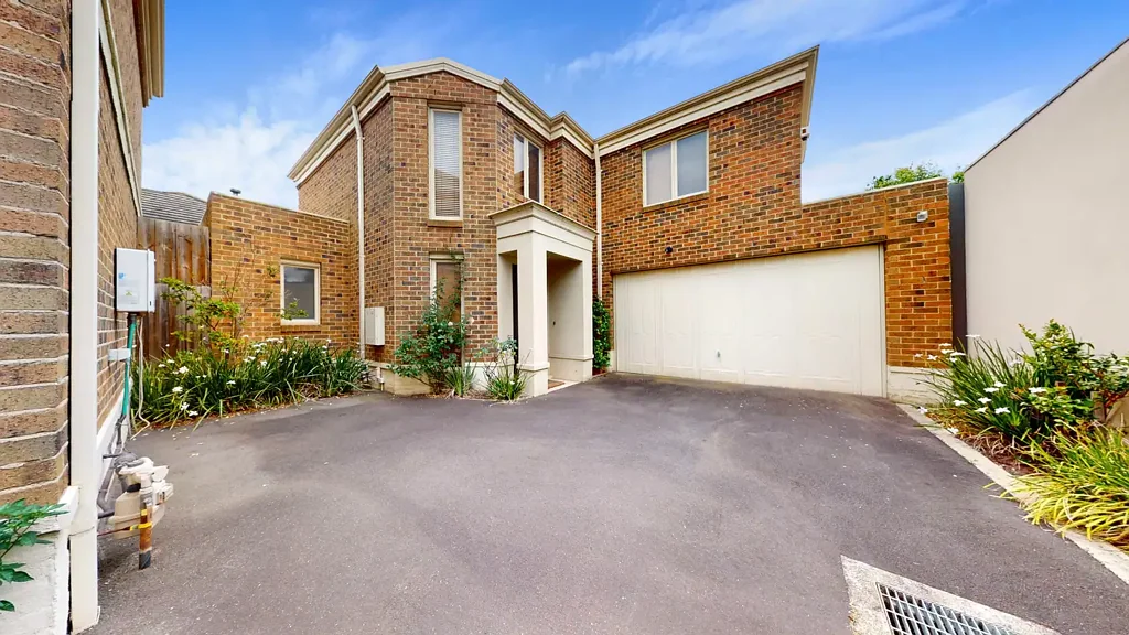 FAMILY-SIZED COMFORT IN BAYSIDE BLISS