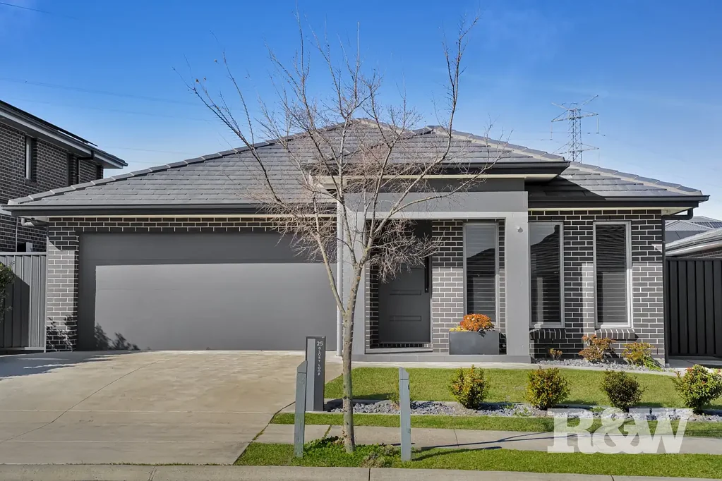 25 GLORY LOOP, Catherine Field, NSW 2557